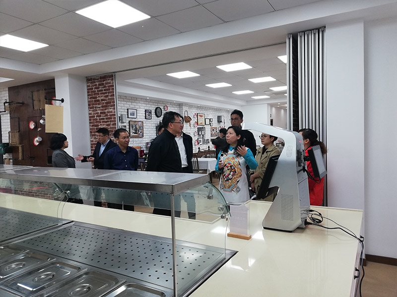 2019.10.25云南省政府副省長和良輝帶隊考察智慧養(yǎng)老食堂